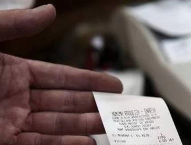 Εφοριακοί κάνουν «ντου» στα νησιά – «Λουκέτο» για όσους δεν κόβουν αποδείξεις